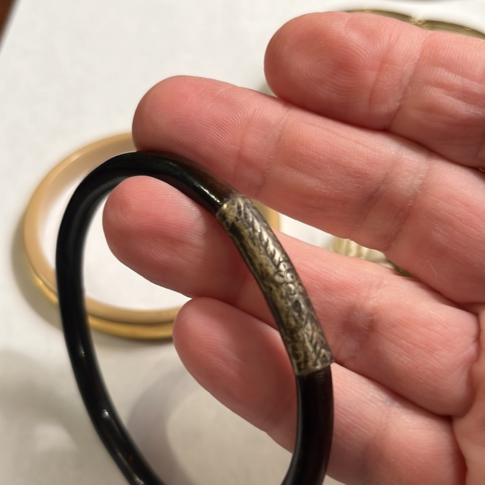 Lot Vintage Bone carved silver Bakelite gold chunky bangle bracelets - Picture 11 of 11